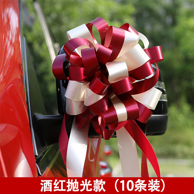 結婚車は花を引いて装飾して結婚します。|undefined