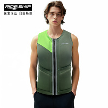 ˮ���\�Ӹ������ě_�˷�ײ��Ħ��ͧ��~����{�屳�Ļ�ˮ������