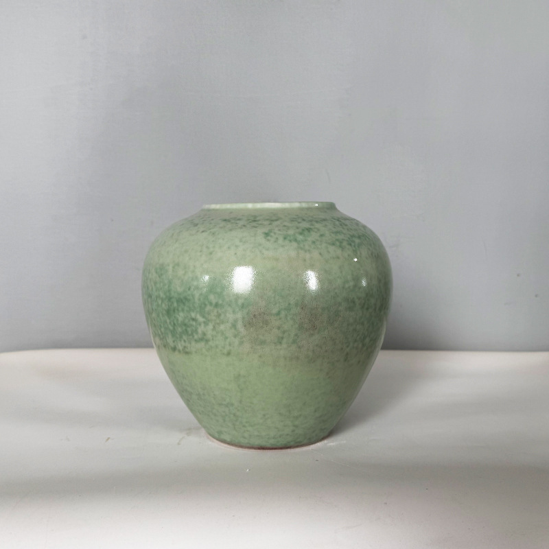 모스 그린 트럼펫은 높이 18CM, 너비 18CM, 직경 9CM입니다.
