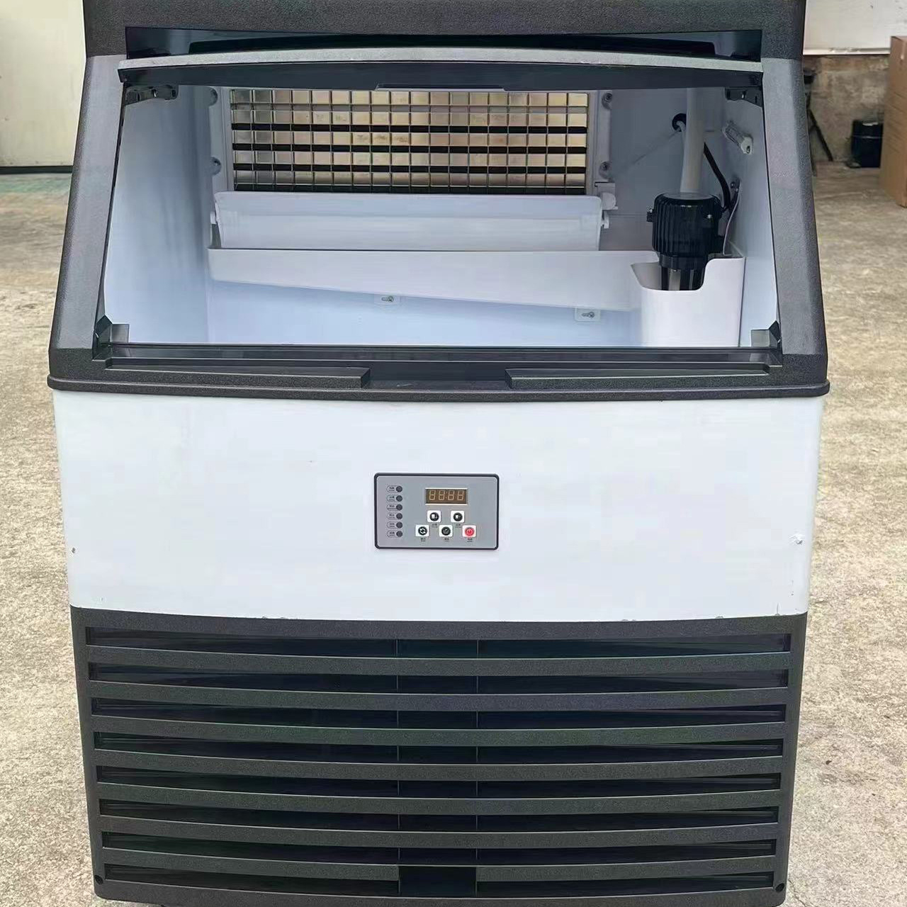 Máquina de hielo Fufeng, tienda de té de leche automática comercial, máquina de hielo pequeña, máquina de hielo cuadrada de gran capacidad, máquina de hielo grande