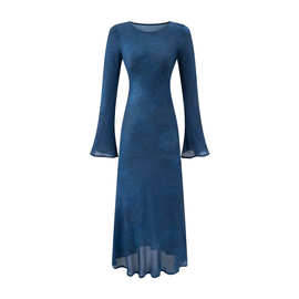 2025秋季新款欧美风法式复古印花气质修身喇叭袖船领连衣裙长裙子