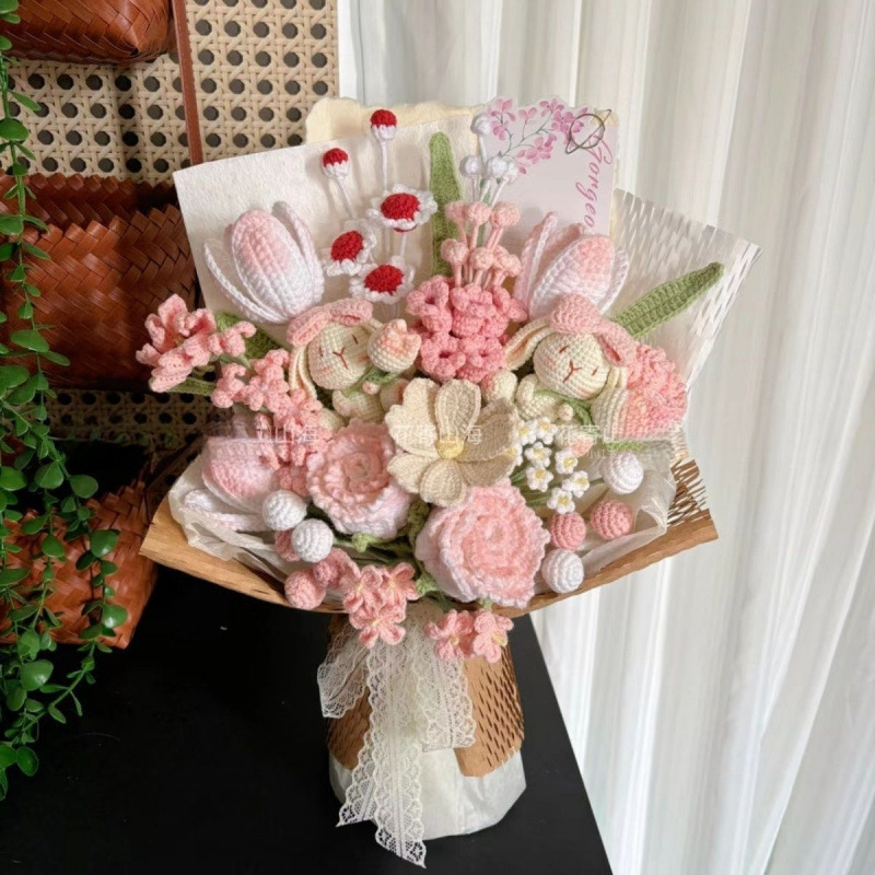 完成した誕生日の女の子の親友の手編みの花束、ニットウール、実用的な卒業ギフト、古いかぎ針編みの花束|undefined