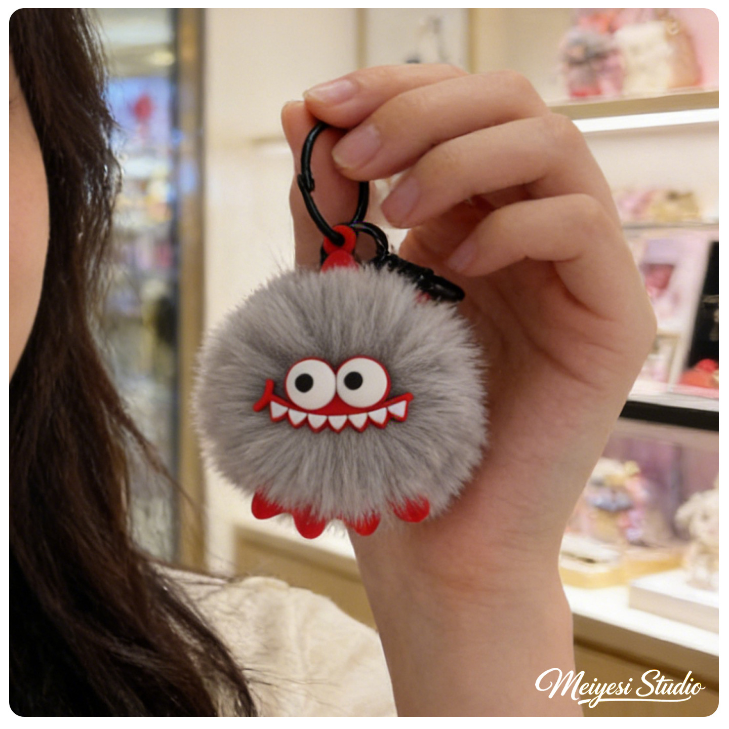Bonita pequeña sociedad de dinosaurios imitación de cabello de cabello colgante de piel de hierba super lindo juguete de peluche llaveras muñecas colgante de dinosaurio al por mayor