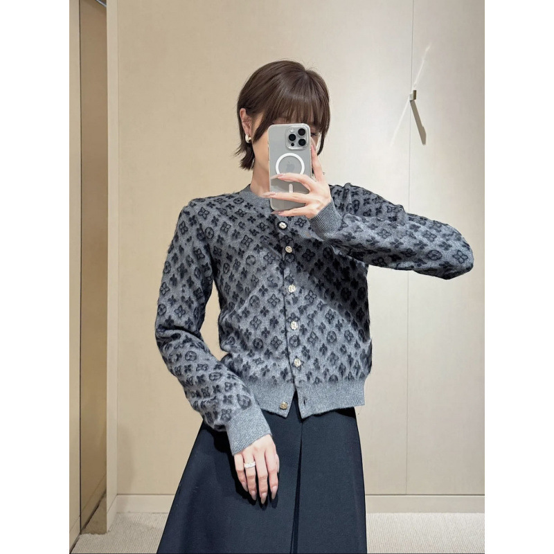 26 Spring New Women's Classic Monogram Letter Jacquard Round Neck Pullover Knitted Sweater High Version Nanyou New Arrival 26 Spring New Women's Classic Monogram Letter Jacquard Round Neck Pullover Knitted Sweater High Version Nanyou New Arrival