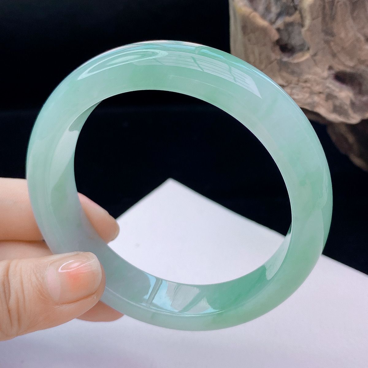 Vòng tay ngọc bích tự nhiên Myanmar A hàng chính hãng – ánh trăng trắng băng xanh nhạt (đường kính trong 51–64 mm)