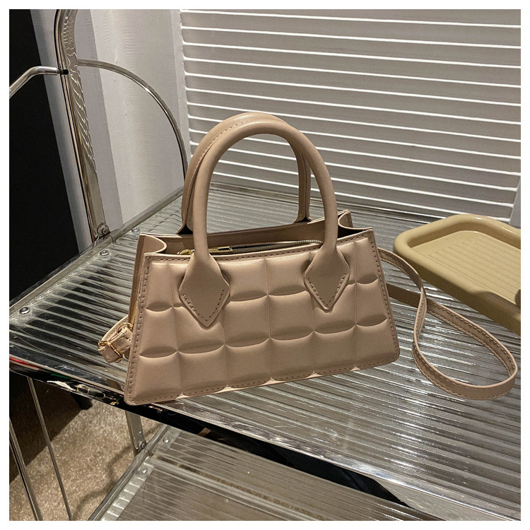 Femmes Moyen Faux Cuir Couleur Unie Élégant Style Classique Carré Fermeture Éclair Sac D'épaule Sac À Main Sac Bandoulière display picture 4