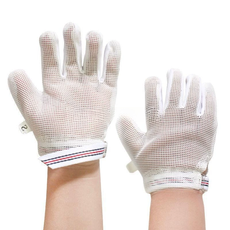 Младенцы против поедания ручных перчаток