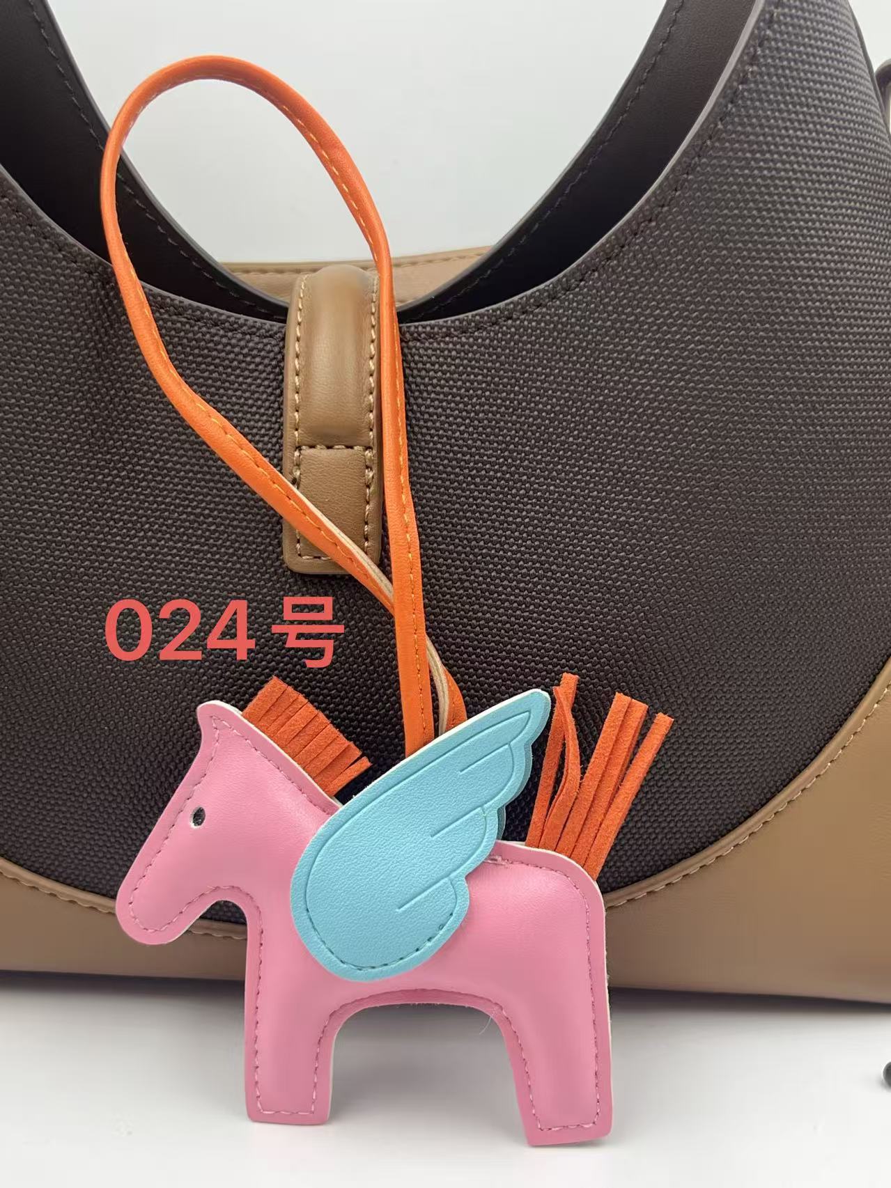 Colgante de bolsos Pegasus Mini Colgante de bolsos de estilo simple llaver de cuero image 29