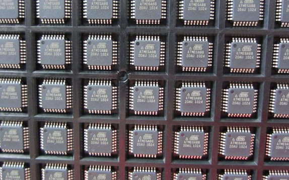 半导体S3F84I8XZZ-QZ88 单片机 微控制器MCU集成电路IC存储器芯片