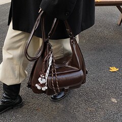 新型ファッションに合わせて高級女性カバンのバケツに入れて、レトロでシンプルな大容量の通勤ができます。