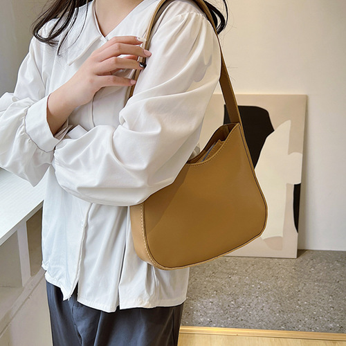 Retro solid color large-capacity fashionable shoulder bag, feminine commuting, this year's popular armpit bag, crossbody tote bag