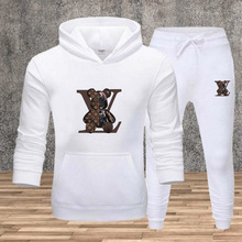 批发秋冬运动服套装，包括男女连帽运动衫、套头衫和休闲裤