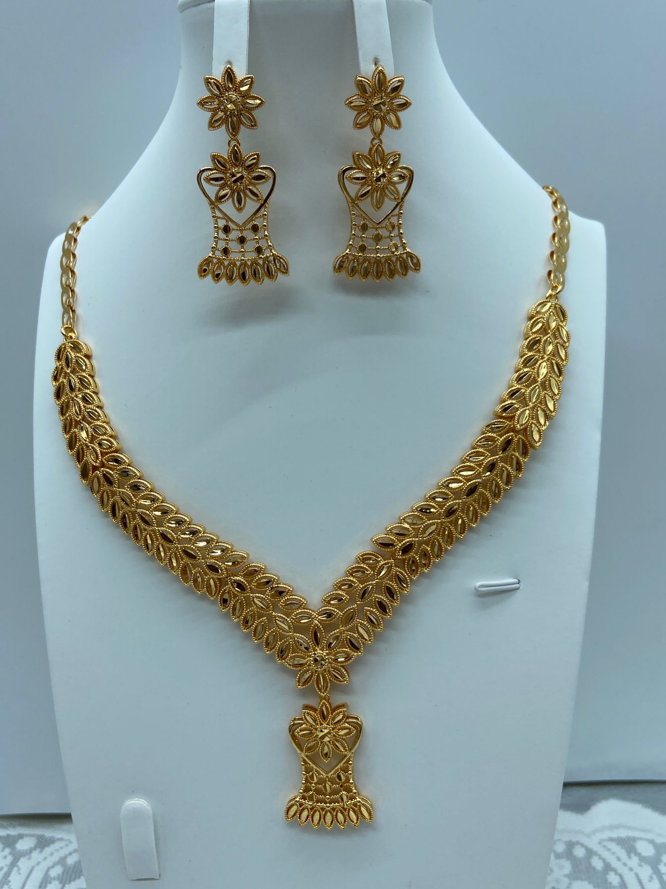 Transfronterizos de moda retro de Oriente Medio conjunto de joyería collar pendientes de boda banquete de bronce de lujo joyería dorada mujer