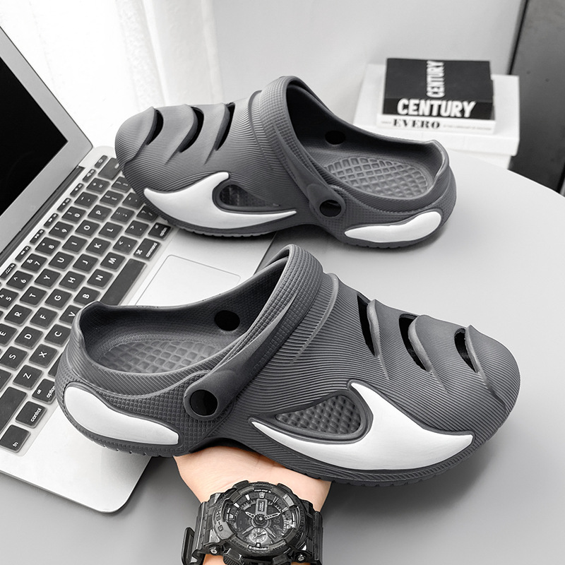 Zapatillas para hombres de verano Baotou Hole Sandallas para hombres pisar la sensación de deslizamiento fuera de la playa de ocio dos zapatillas frías