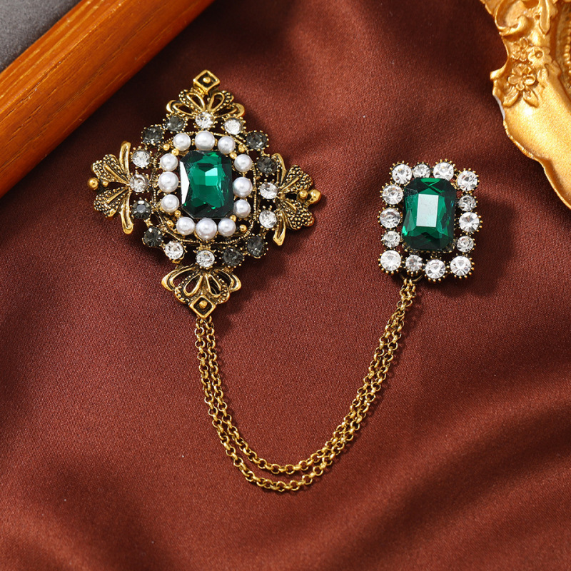 Medieval Style Retro Tassel Chain Set with Diamonds, Three-Piece Set of Men's and Women's Brooches, Versatile Elegant, Simple Corsage Accessories
