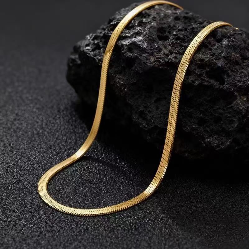 Titanium Steel Vacuum Electroplated 18K Gold Non-Fading Snake Bone Chain, Fashionable, Simple, High-End Clavicle Chain Necklace That Is Not Easy to Break