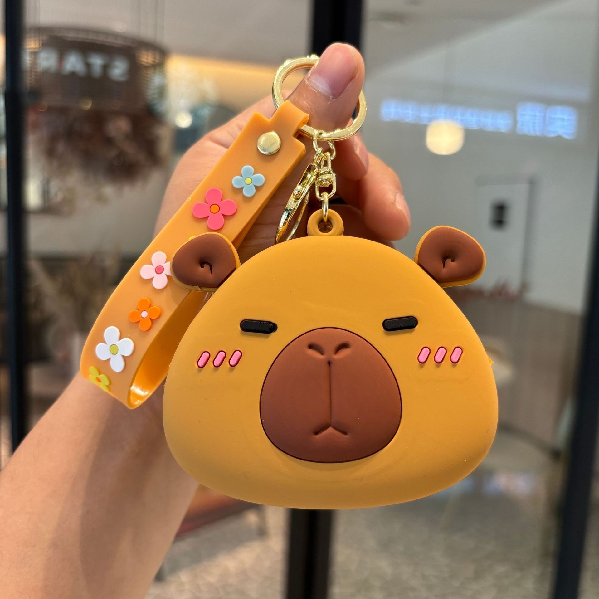 サンリオの小銭入れのキーホルダーが可愛いです。