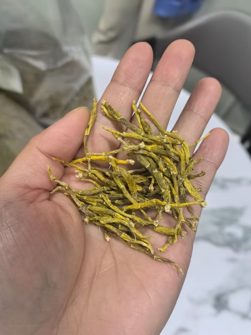 Huoshan Mi Hu Dried Dendrobium Stems 100g Traditional Baked Huoshan Shihu Herbal Tonic in use