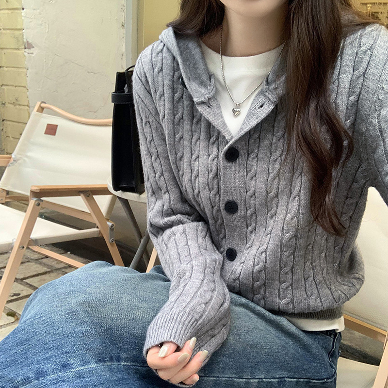 2025早春商场实拍图深秋初冬季穿搭连帽长袖针织开衫外套女红色气|undefined