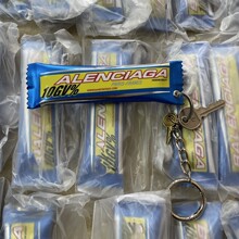 高版本巴黎b家能量棒钥匙扣