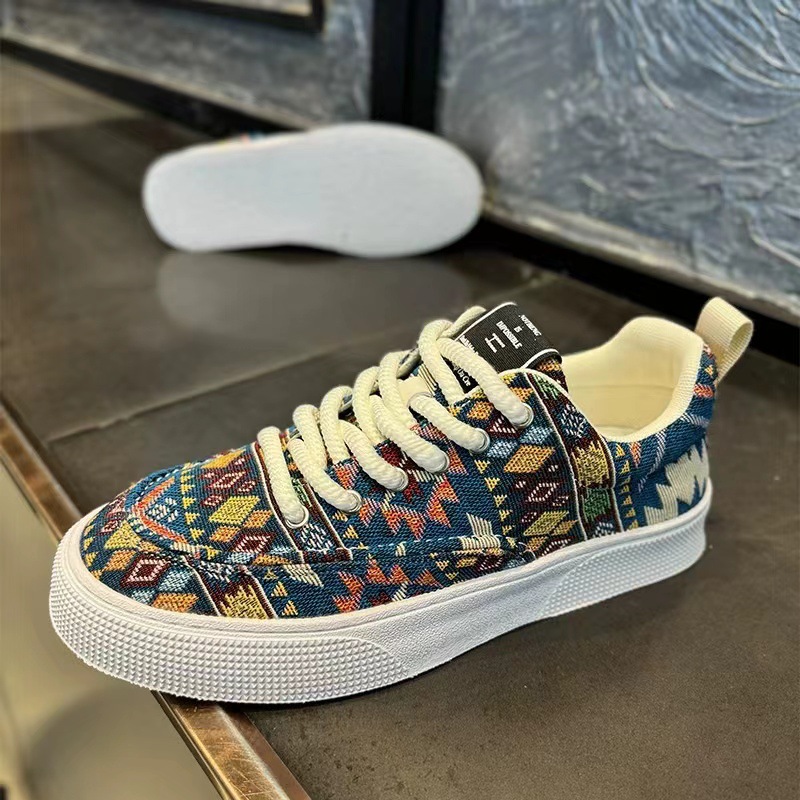 Tela da uomo traspirante, versatile, piatta e comoda. La tela è leggera, scollatura bassa, tessuto color block. Nuovo_voghion.com