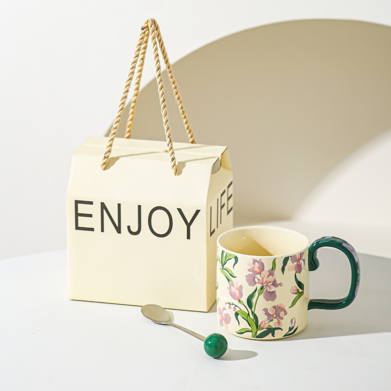 Celebridades de Internet Taza de lujo ligera retro Iris Taza de agua Camellia Taza de cerámica de gran capacidad Taza de cerámica Caja de regalo Pareja