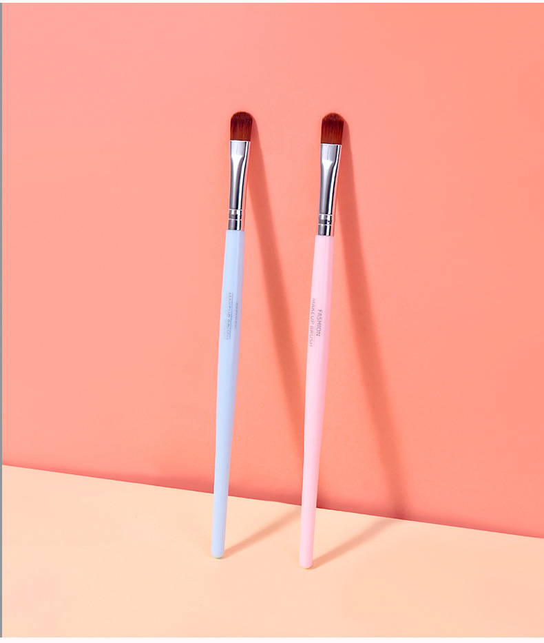 LMLTOP single-pack eyeshadow brush, flat round brush, eye spot coloring nylon bristle makeup brush wholesale B0478 undefined