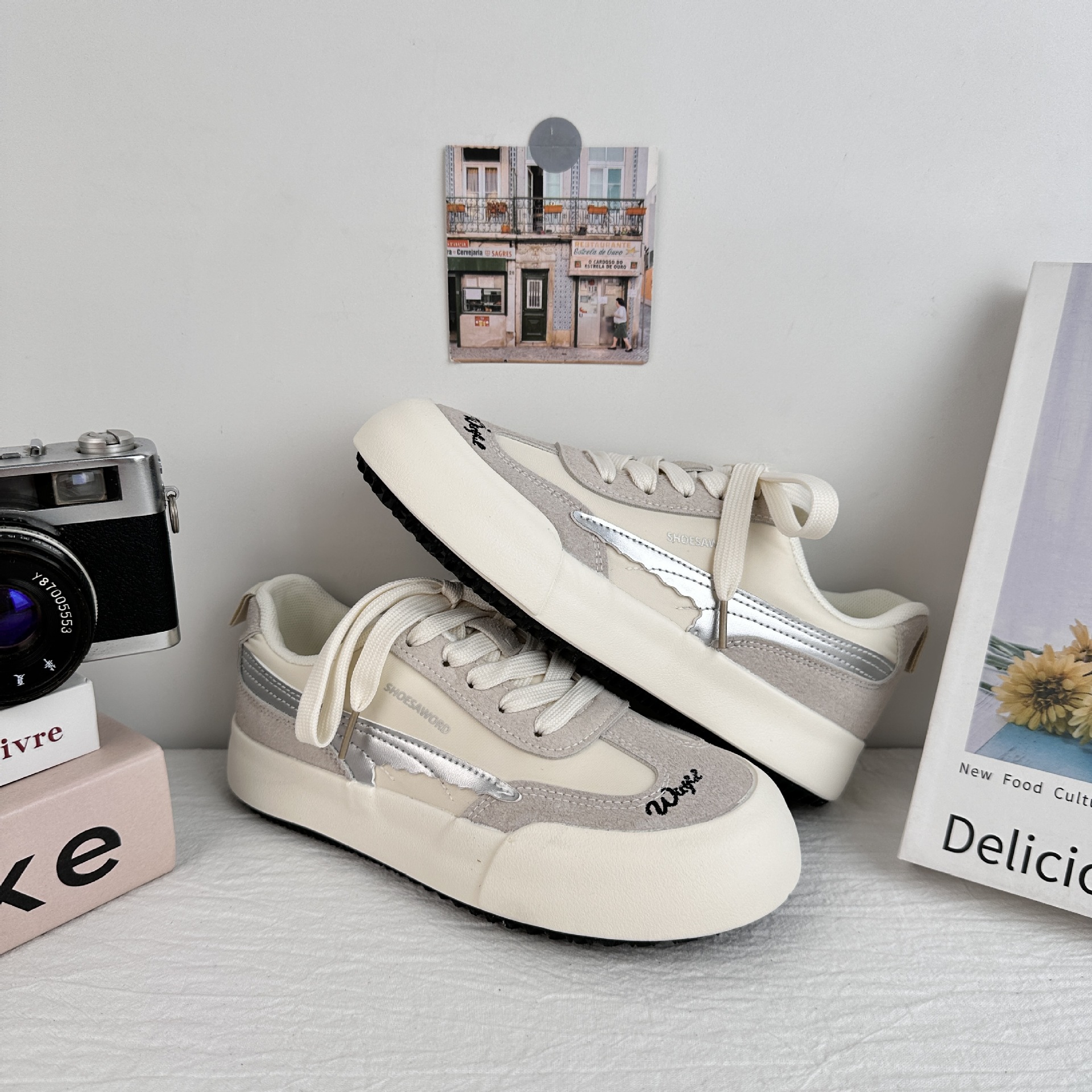 6667 zapatos de suela gruesa para mujeres 2025 nuevo nicho de diseño Hong Kong chic cabeza redonda moda retro versátil zapatos de entrenamiento alemán