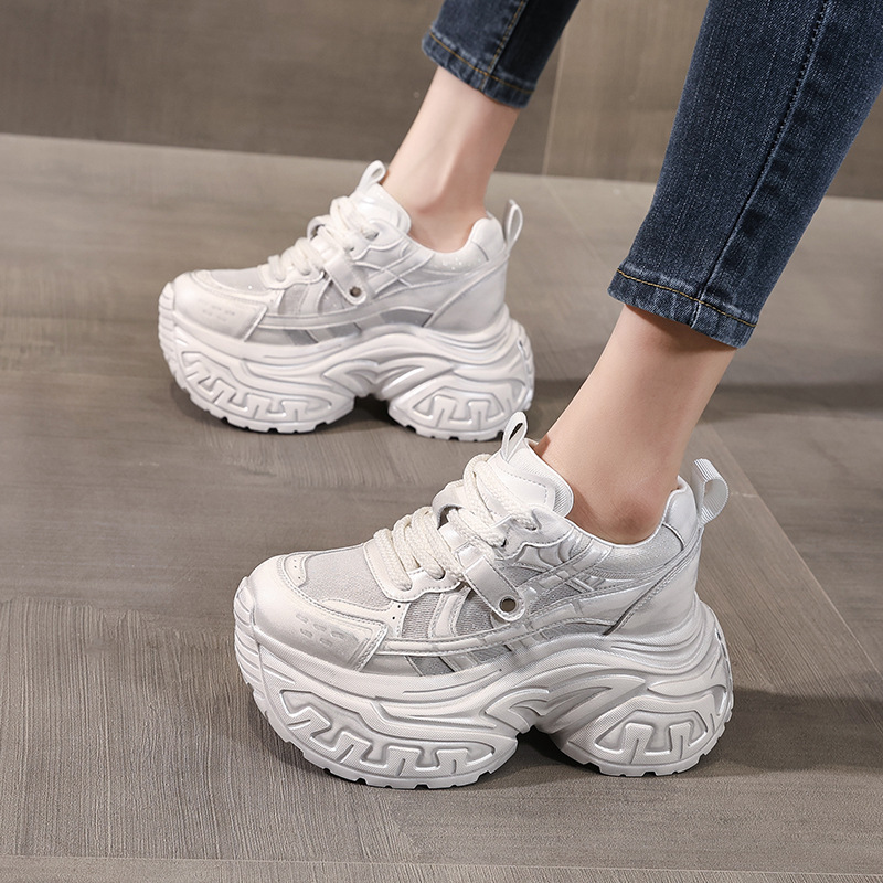 Giày sneaker nữ đế dày tăng chiều cao lưới thoáng khí phong cách daddy — Bạc trắng