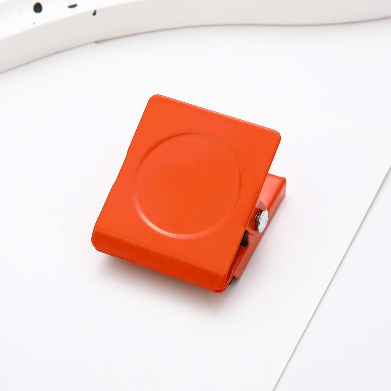 Nuevo clip de absorción magnética transfronteriza refrigerador pegado clip de imán clip de notas de color macarón sistema de metal refrigerador clip de mensajes de cocina