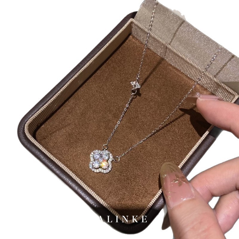 "Paris Night Song" Internet-Famous Four-Leaf Clover Necklace for Women, Light Luxury Niche High-End Clavicle Pendant, Gift for Best Friend