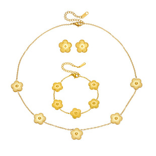 Light Luxury Five-Leaf Flower Pendant Necklace Women's Versatile Flower Set High-End Fashion New Style Does Not Fade