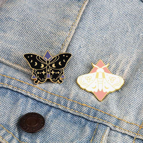 European and American temperament butterfly brooch alloy three-dimensional butterfly pin retro texture clothing accessories new product