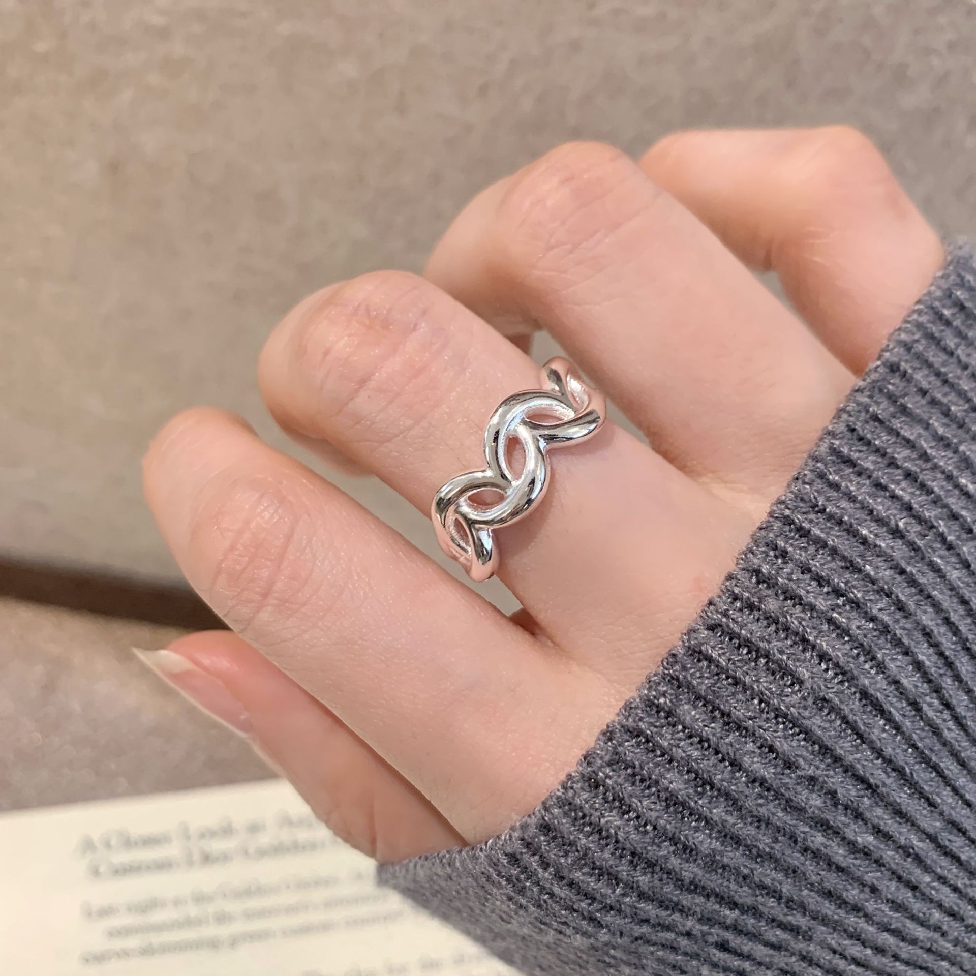 幾何学的な線の交差指輪の女性の冷たい風のシンプルなファッションS925銀メッキの口の指リングins風の指の指輪