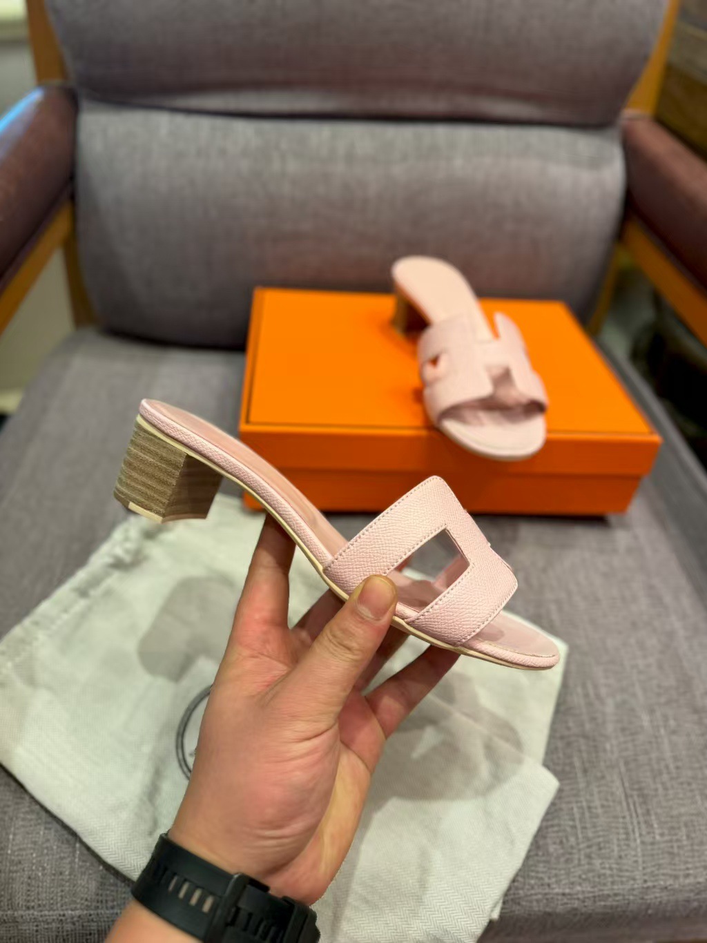 鼎羊皮の新型真皮平底ネット赤同タイプのスリッパ女性夏外着一字引きビーチカジュアル太さと涼しさ引き