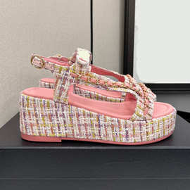 2025夏季时尚松糕厚底坡跟凉鞋女链条毛呢牛仔布羊皮魔术贴罗马鞋