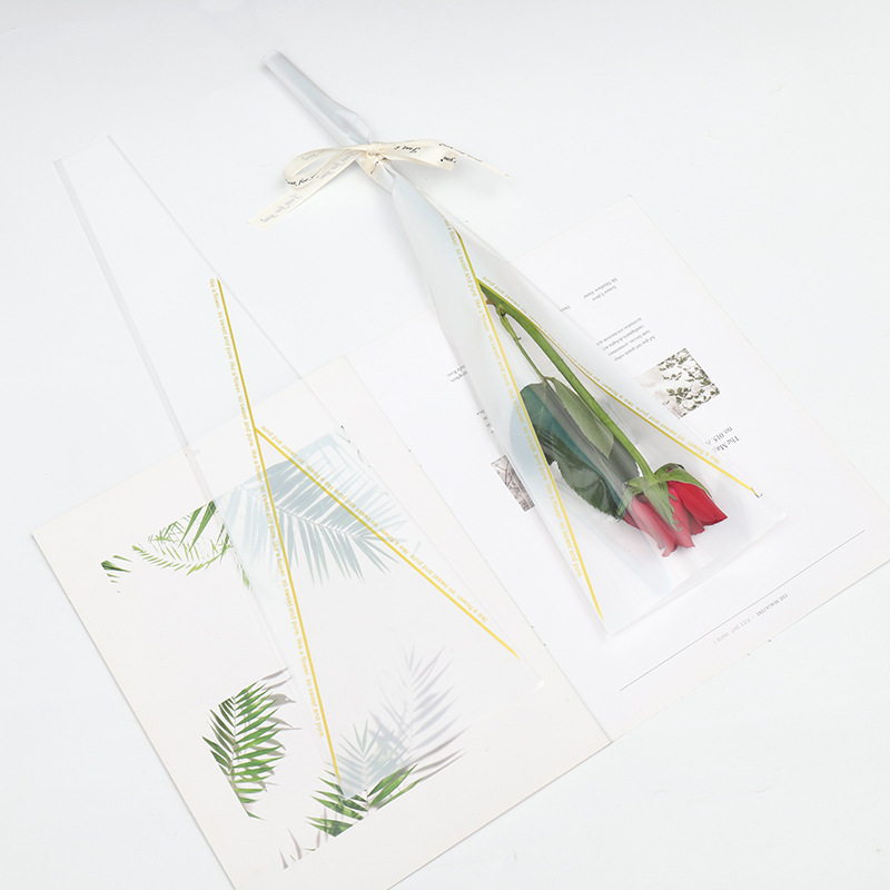 Nueva tienda de flores material de embalaje floral Día de San Valentín flor Rosa bolsa de embalaje ramo bolsa de triángulo corona bolsa individual