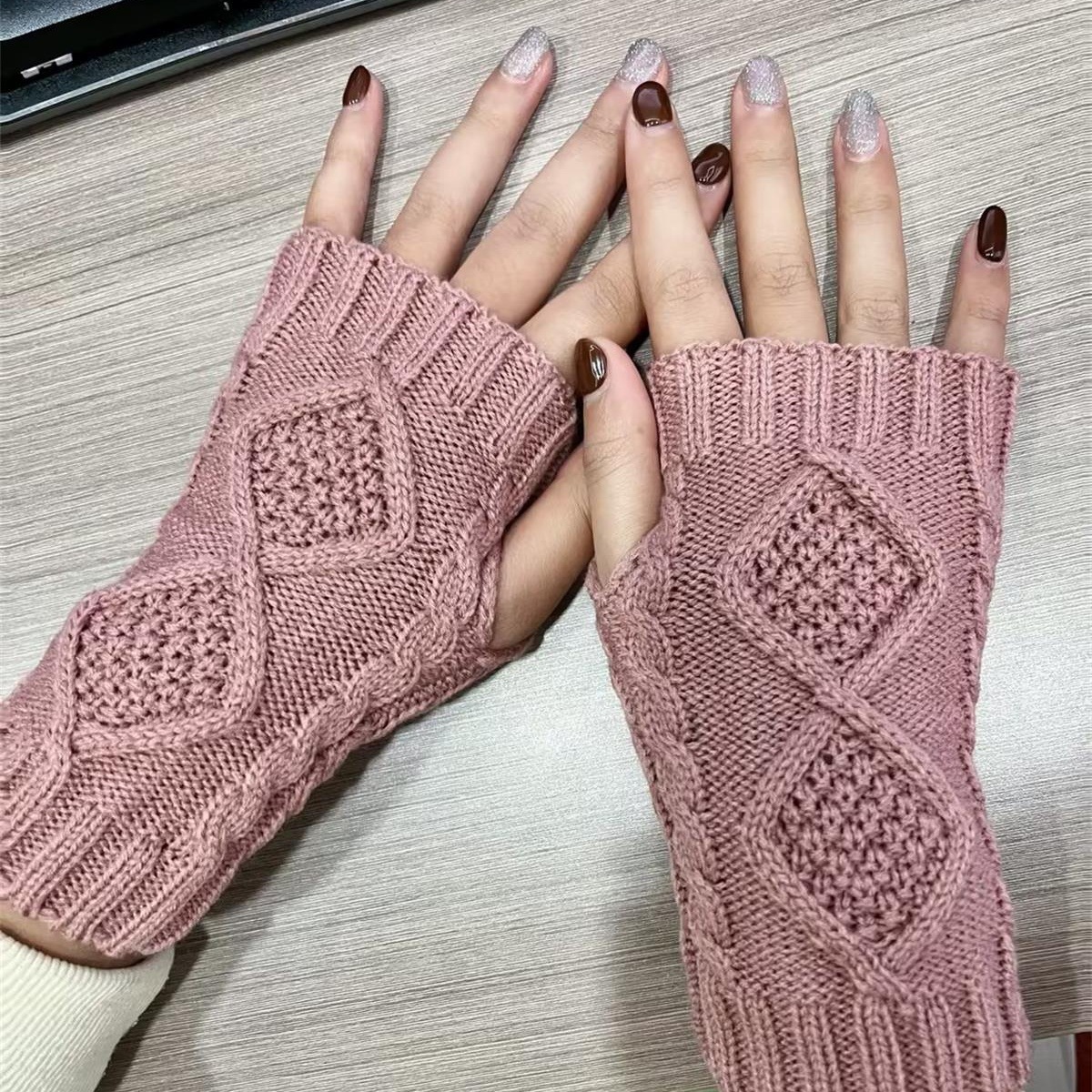 Yifan otoño e invierno al aire libre decoración cálida moda coreana elástico oversleeve corto punto dos rombo manga del brazo