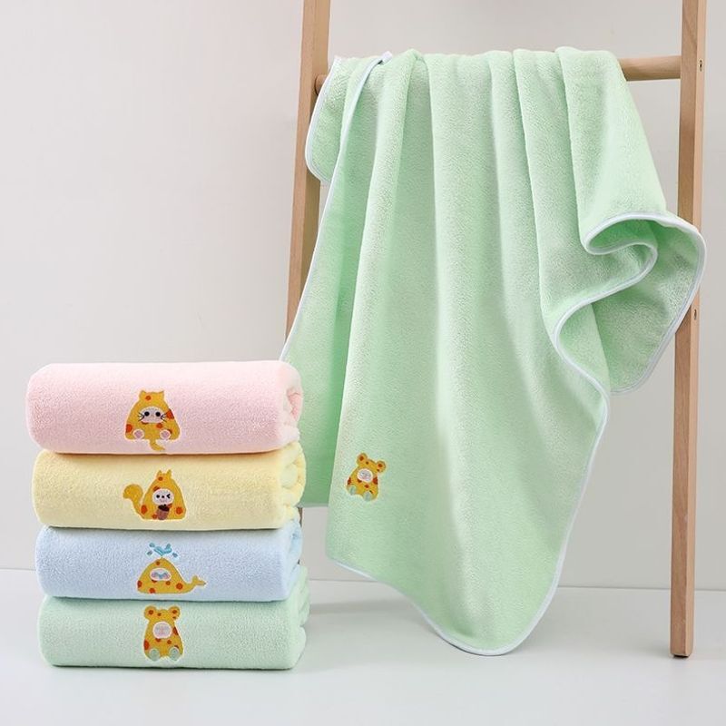 Thickened children's bath towel for babies, absorbs water better than cotton towels, soft and lint-free, ideal for autumn and winter, a great gift choice Thickened children's bath towel for babies, absorbs water better than cotton towels, soft and lint-free, ideal for autumn and winter, a great gift choice