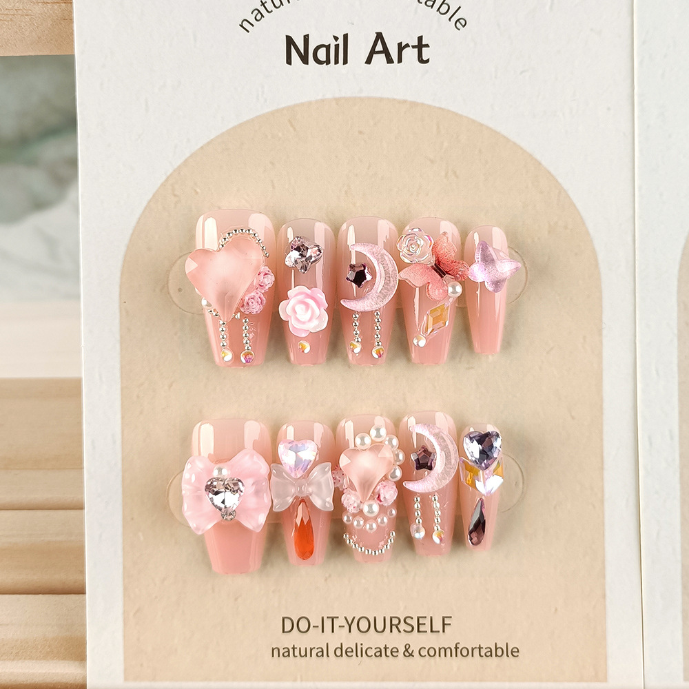 Una clara sensación pura de manicure suave 3D arco tridimensional 10 piezas de uñas falsas para clarear las uñas.