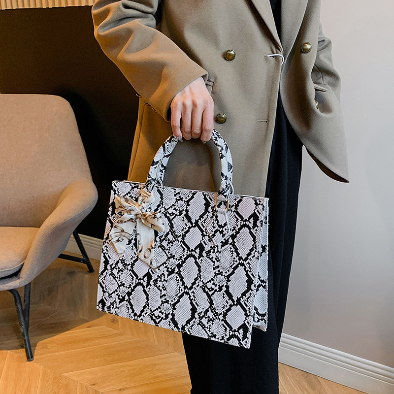 Sciarpa di seta alla moda in pelle di serpente, borsa da donna alla moda e personalizzata, nuova elegante borsa a mano di grande capacità del 2024_voghion.com