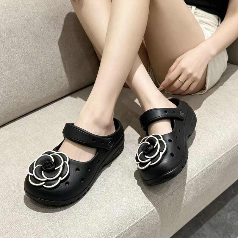 New Chanel-Style Floral Soft-Soled Lightweight Non-Slip Women's Beach Shoes for Seaside Vacations, with a Comfortable Feel Like Stepping on Poop, Hole-In-The-Wall Style Shoes