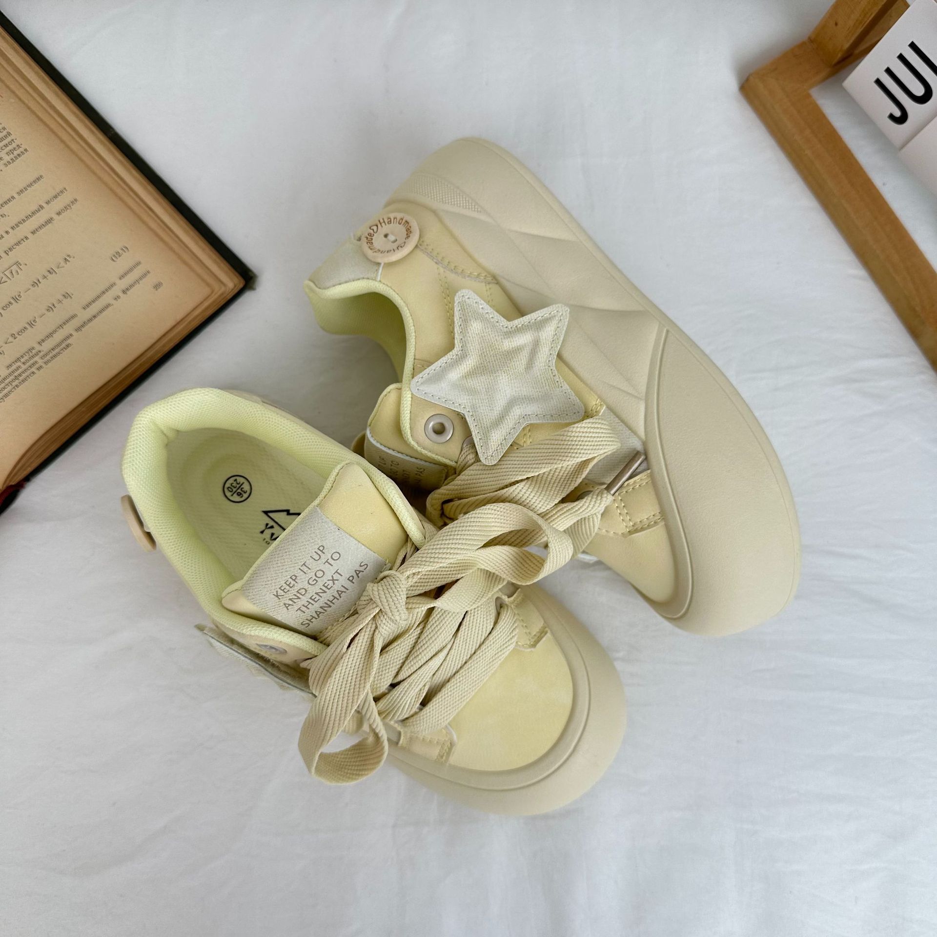 Estrellas de ondas largas zapatos de skate casuales de base baja para mujeres zapatos de pan de estilo coreano zapatos de nicho para estudiantes de mujeres