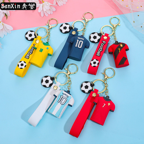 Creative football Ronaldo uniform keychain car pendant cute claw machine gift exquisite bag pendant wholesale
