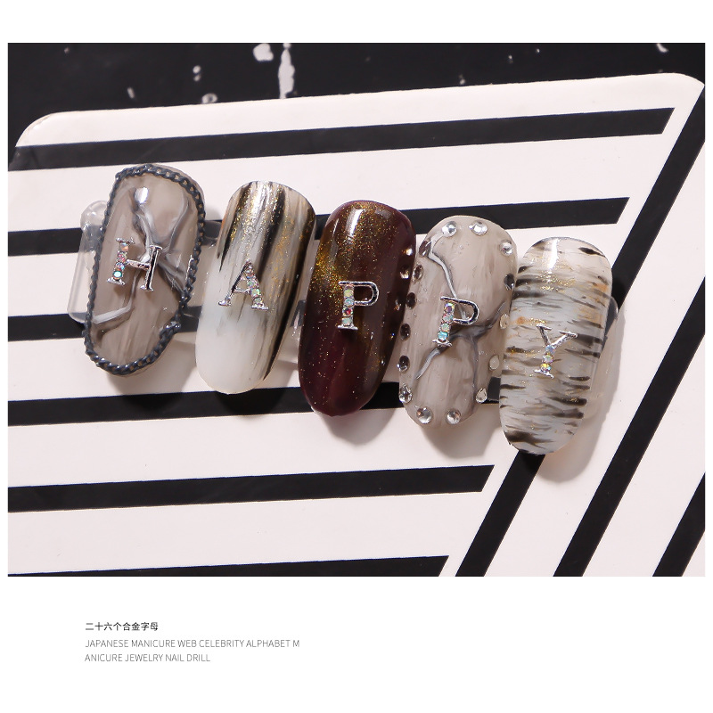 Nueva LZ manicura 26 letras aleación joyería estilo japonés Internet celebridad plata letras manicura joyería clavo Taladro