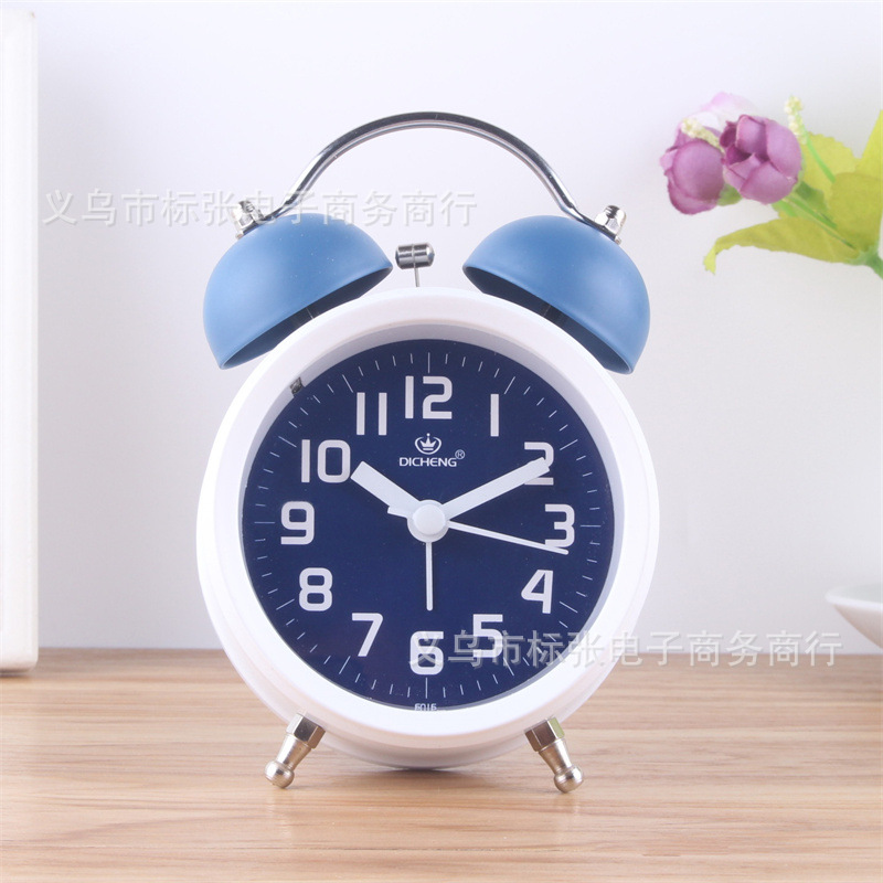 Moda creativa Reloj despertador de timbre de metal de 3 pulgadas Reloj despertador silencioso Dormitorio de niños Dormitorio de estudiantes Reloj luminoso al por mayor