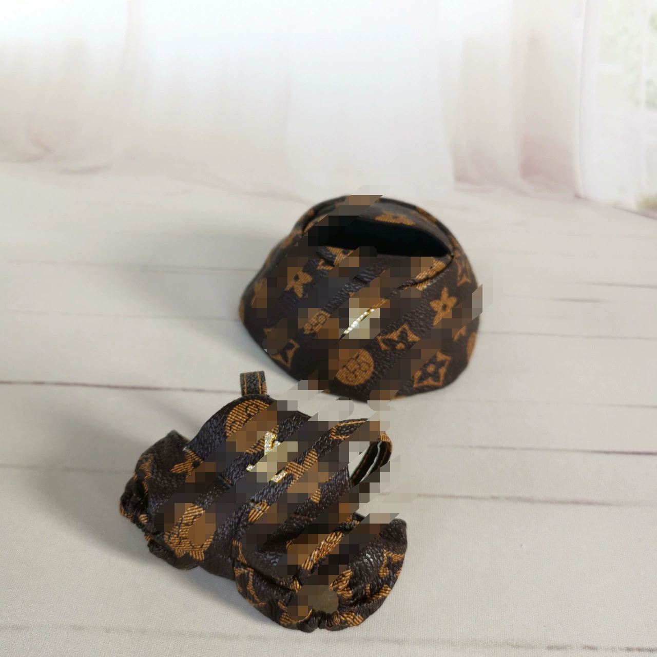 Первая и вторая версия магазина Labubu: sitting party foam enamel doll with Matt Shoes в разных цветах