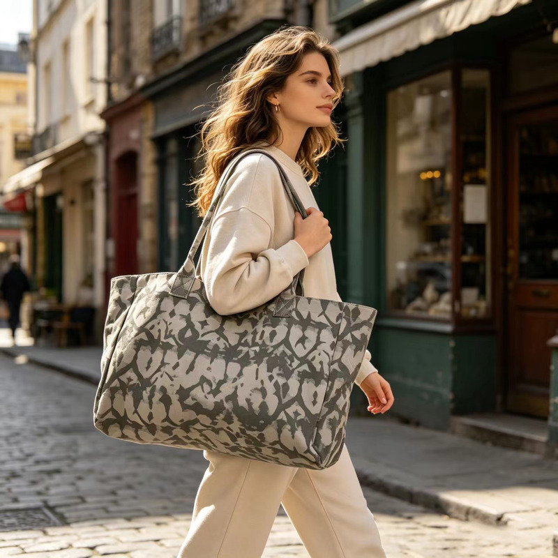Korean Style Double-Sided Logo Tote Bag for Women, New Large-Capacity Commuter Bag, High-End Canvas Handbag Shoulder Tote Bag Al Korean Style Double-Sided Logo Tote Bag for Women, New Large-Capacity Commuter Bag, High-End Canvas Handbag Shoulder Tote Bag Al