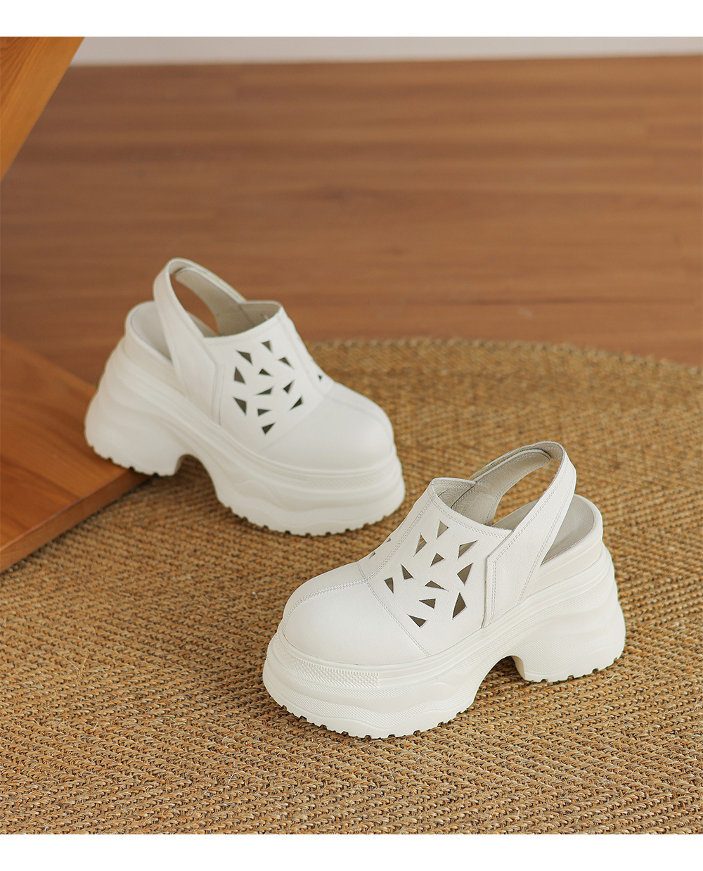 Giày sandal lỗ nữ đế xuồng platform cao 12 cm, bít mũi, dáng đế xốp nhẹ — đen, trắng chi tiết 13