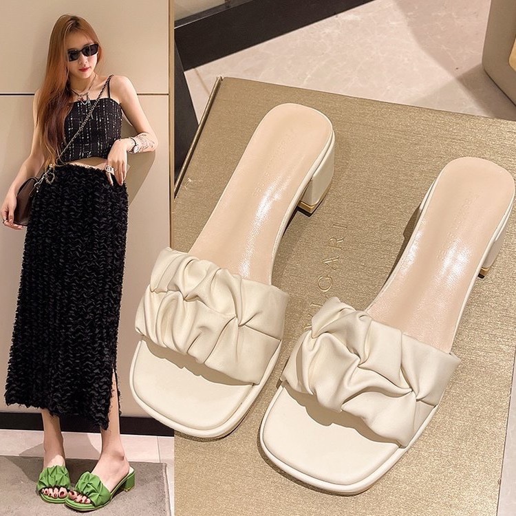 Summer romantic and delicate mules heels